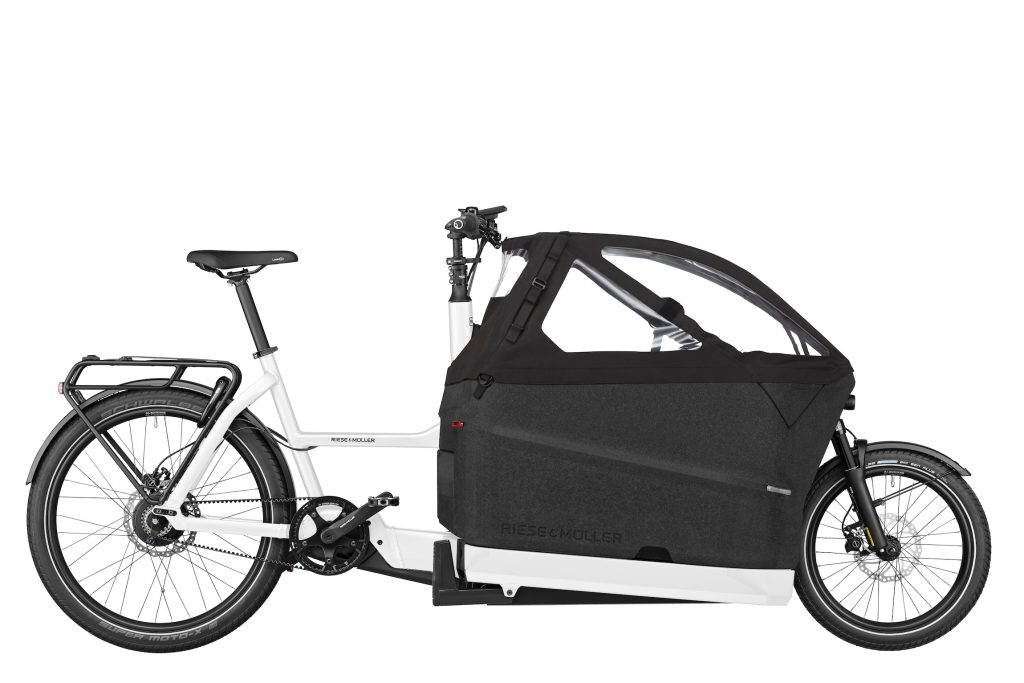Lastcykel Riese Muller Packster2 70 Vario vit Intuvia100 produktbild med regnskydd
